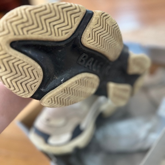 Authentic Balenciaga Triple S Sneakers - Picture 13 of 16